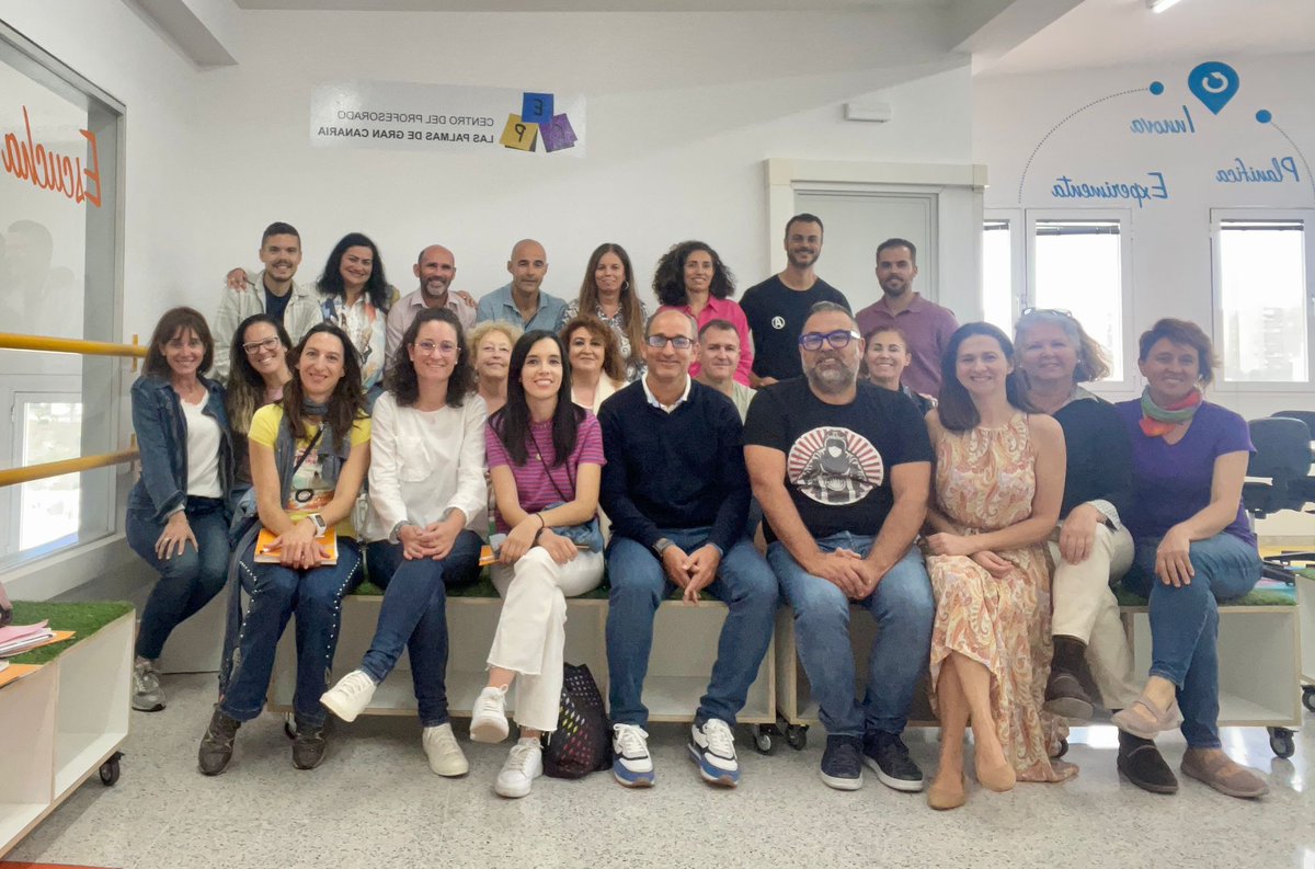 p_cajal's tweet photo. Hoy formación en el CEP Las Palmas de Gran Canaria de metodologías activas, acompañados por un gran equipo de docentes.
Gracias al proyecto de agrupaciones escolares.
@AuladelFuturoEs 
@InnovaEducAr
@educaciongob 
#aulascreativas https://t.co/6FH6JXADtf