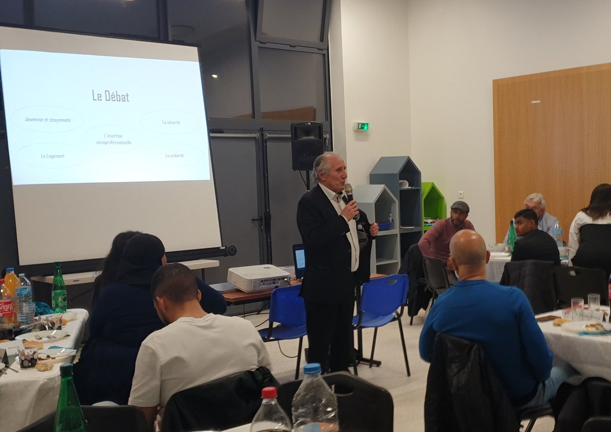 BrincourtH's tweet photo. Le travail partenarial pour la jeunesse mis à l honneur à @VilleNanterre en présence de M. le Maire, P. Jarry. Merci aux éducateurs spécialisés du club de prévention du GAO pour leur invitation à ce diner-débat. https://t.co/xVm3OXjYV1