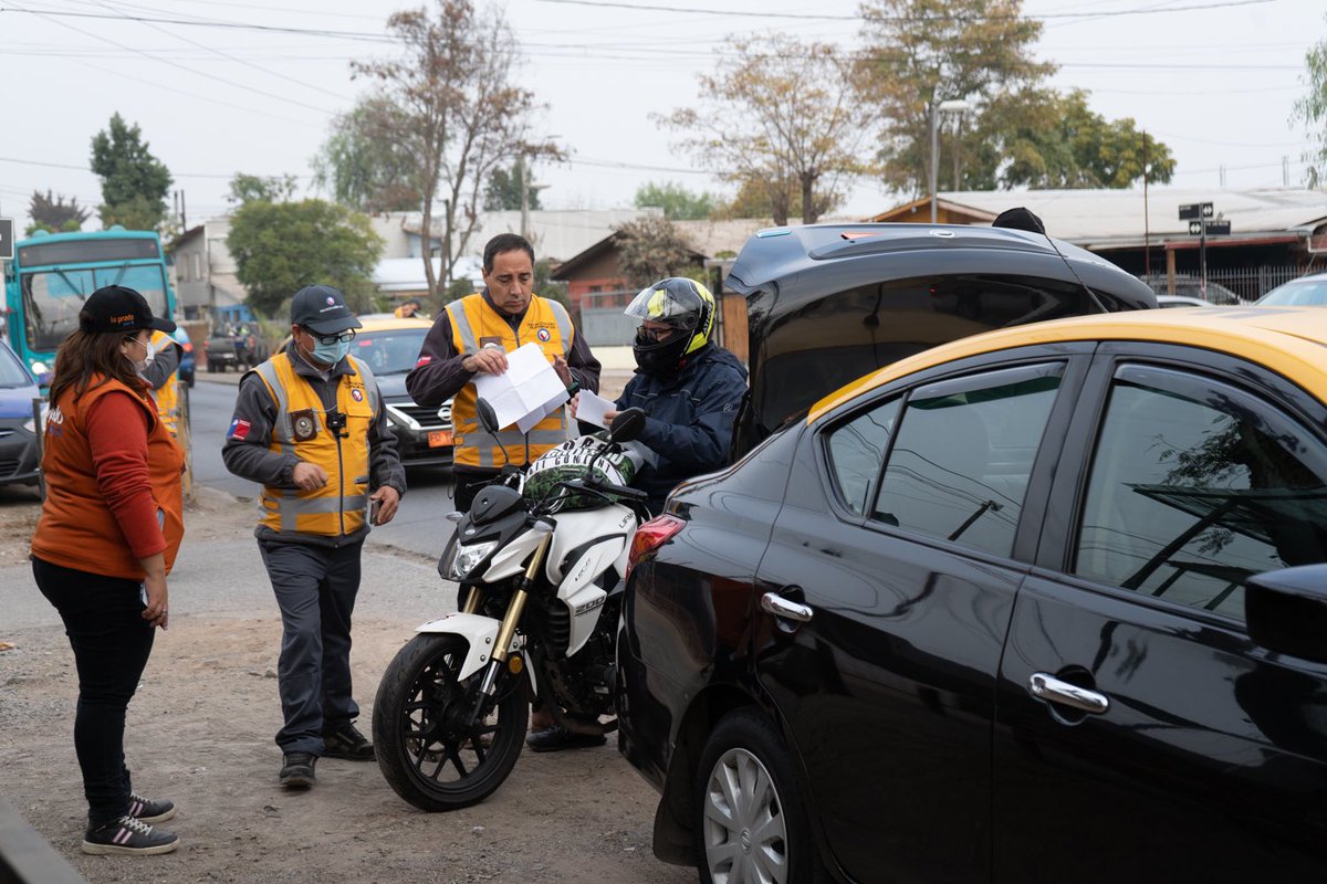 munquintanormal's tweet photo. En la #Fiscalización de #VehiculosMotorizados que tuvimos esta semana con @CerroNaviaCL y @MuniLoPrado se retiraron 14 vehículos de circulación, se realizaron 188 controles y 47 citaciones 🏍️🚘
Estamos trabajando fuertemente por una #QuintaNormalTranquila 🤜🏾🤛🏾 @karydelfino https://t.co/xC9nBUIyi0