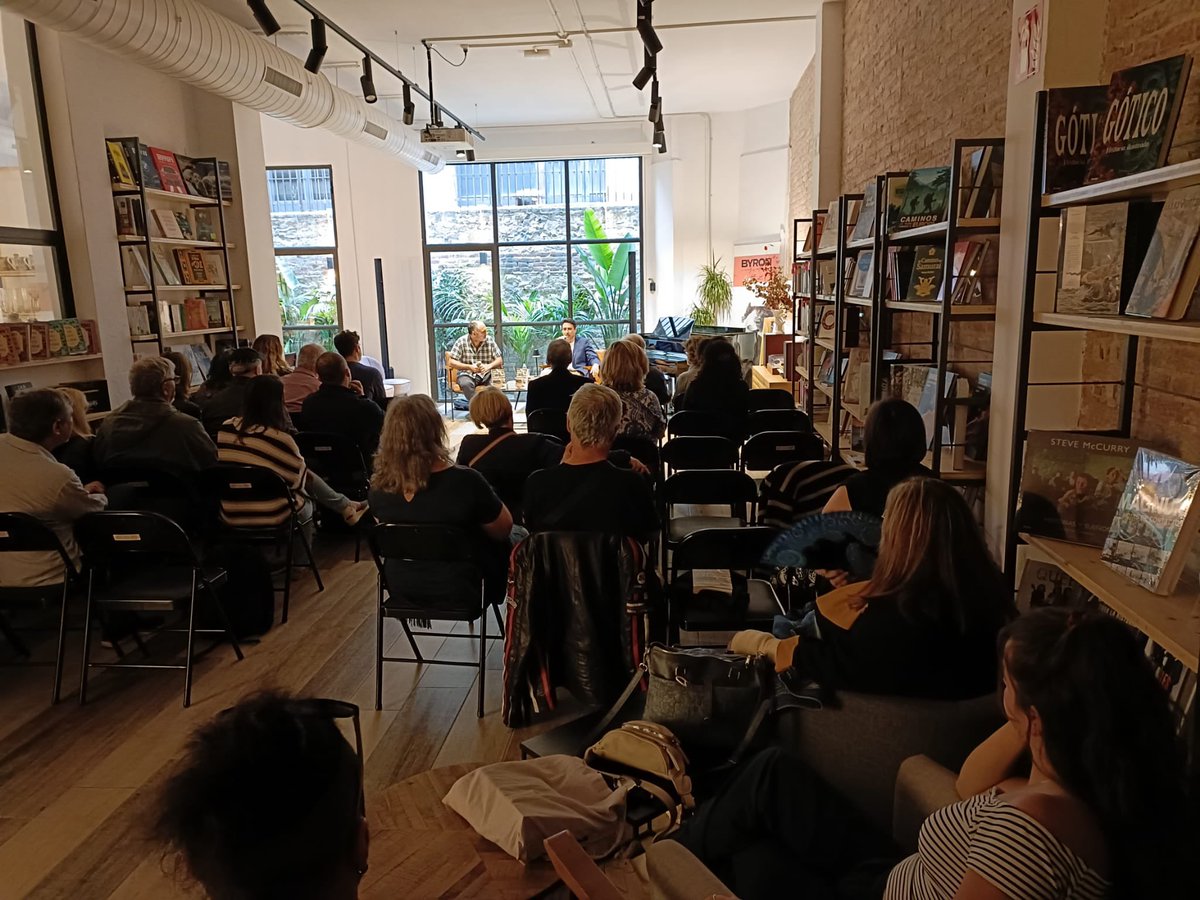 Editorial Ariel (@editorialariel) on Twitter photo 👌🏻 ¡Éxito de convocatoria en la presentación de Toni Montesinos de su libro ‘Ojos llenos de alegría, en la <a href="/byronllibreria/">Llibreria Byron</a> de Barcelona!
📖 planetadelibros.com/libro-ojos-lle… 👌🏻 ¡Éxito de convocatoria en la presentación de Toni Montesinos de su libro ‘Ojos llenos de alegría, en la <a href="/byronllibreria/">Llibreria Byron</a> de Barcelona!
📖 planetadelibros.com/libro-ojos-lle…