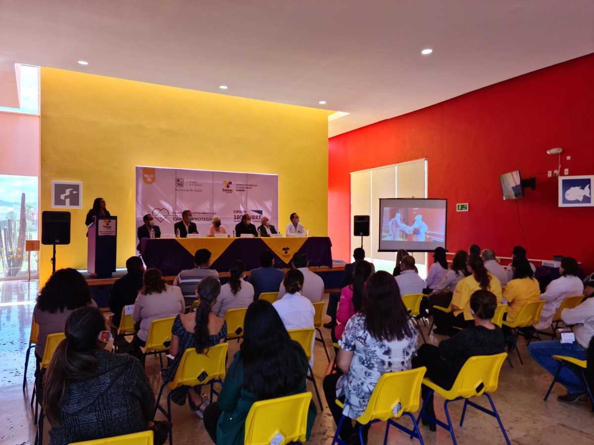 bernalrd's tweet photo. Develamos placa de Espacio Cardioprotegido y Edificio Libre de Humo de Tabaco en el CRIT Coahuila. 1/2 ⚕️ https://t.co/QHGqTCUB4e