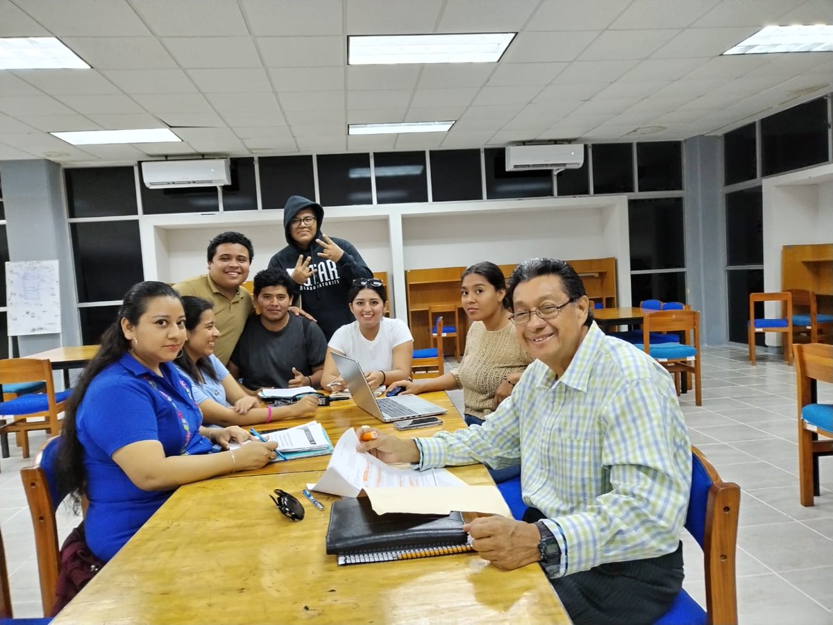 ManuelRamosC1's tweet photo. ayer se realizo la revision del proyecto final de mano de nuestro profesor @omaralpuche esperamos que el dia de hoy podamos entregar ya al 100 el proyecto https://t.co/WN2HFJ98MP