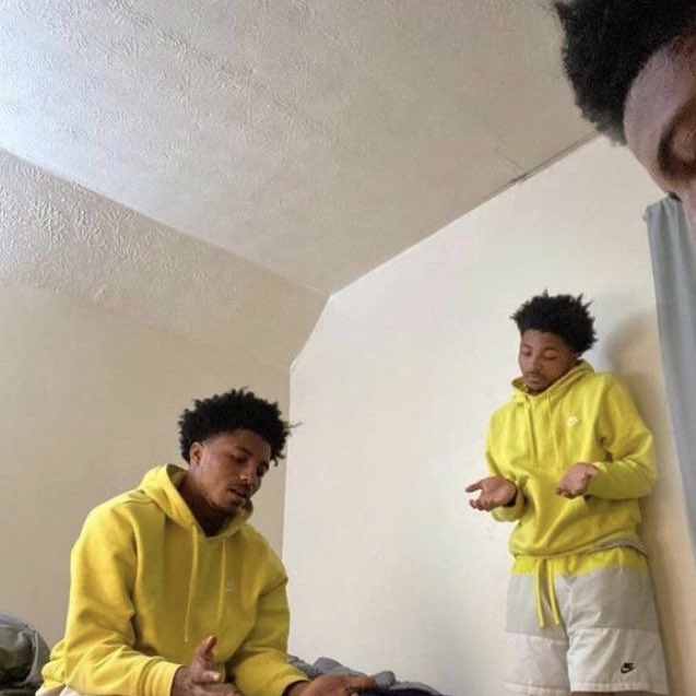 Wheeema's tweet photo. me talking to myself when noone is around https://t.co/0NBnfN9mcu