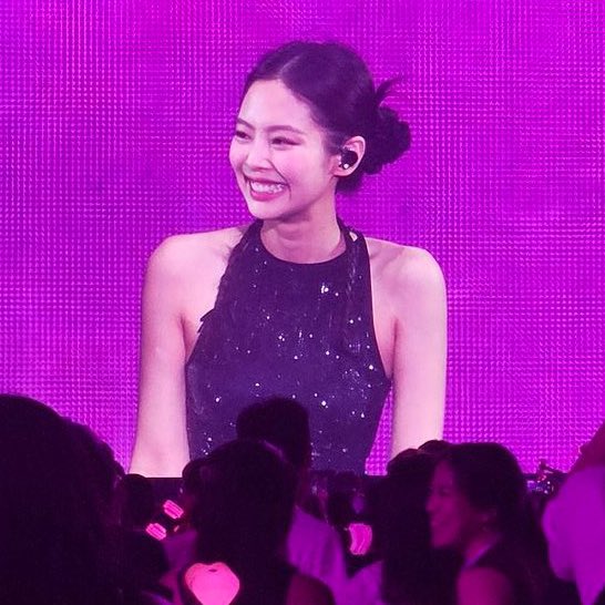 bpnly's tweet photo. yo no tengo nada que aceptar o aprobar, simplemente voy a estar aquí defendiéndola cuando sea necesario porque la amo como su fan, no como su dueña, no tengo opinión ni voto en su vida personal 

 WE LOVE YOU JENNIE https://t.co/CGbf6Suqwu