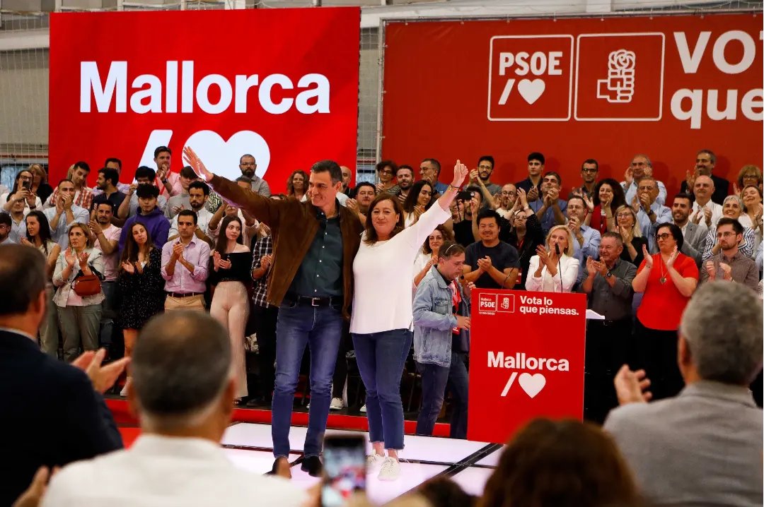 xiscoduarte's tweet photo. 🌹Avui, 2 mil persones a l’acte de campanya del @psibpsoe amb @sanchezcastejon, @F_Armengol i @CatalinaClader1.

Els socialistes guanyarem les pròximes eleccions del 28 de maig.

#VotaPSIBPSOE #Felanitxhomereix https://t.co/3PoY7HMHi5