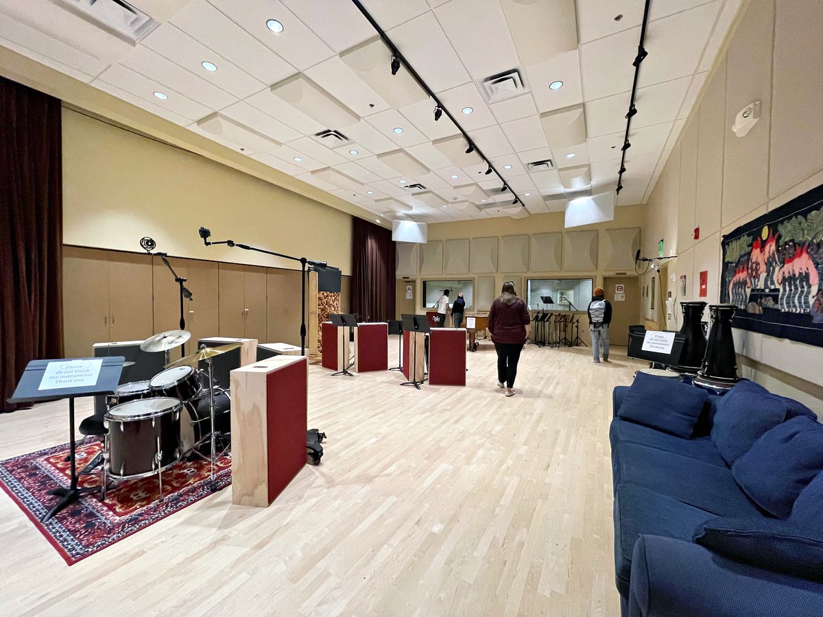 SDMiramar's tweet photo. 📣 Thank you to everyone who joined us at the open house hosted by our premier audio program and recording studio facilities! 🎶🎤 We had an amazing turnout and it was a pleasure to have you all there.
#sdmiramaraudioprogram&recordingstudio #audioprogram&recording https://t.co/JYk96JA4QS
