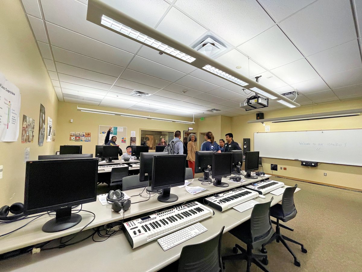 SDMiramar's tweet photo. 📣 Thank you to everyone who joined us at the open house hosted by our premier audio program and recording studio facilities! 🎶🎤 We had an amazing turnout and it was a pleasure to have you all there.
#sdmiramaraudioprogram&recordingstudio #audioprogram&recording https://t.co/JYk96JA4QS