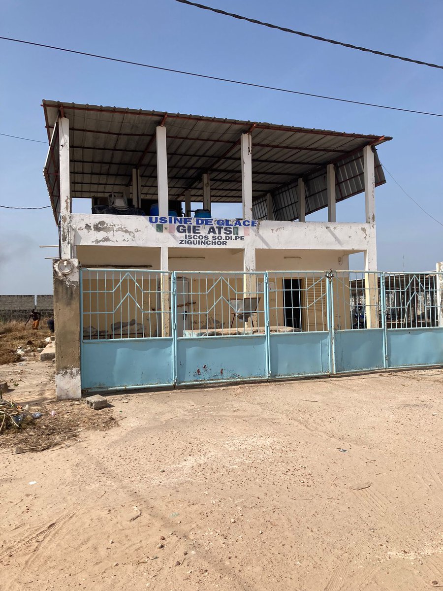Cisl_Lazio's tweet photo. Prosegue la missione in Senegal 🇸🇳 Cisl Lazio con Iscos e Anolf Regionale.
Visita dei cooperanti alla Fabbrica del ghiaccio #Ziguinchor,Cooperativa delle Donne per essiccazione del pesce, Orto comunitario di #Niambalang, scuole elementari di #Emaye, #Diantene, #Loudia #Casamance https://t.co/VkYU0s8HL0