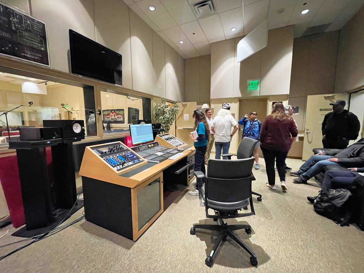 SDMiramar's tweet photo. 📣 Thank you to everyone who joined us at the open house hosted by our premier audio program and recording studio facilities! 🎶🎤 We had an amazing turnout and it was a pleasure to have you all there.
#sdmiramaraudioprogram&recordingstudio #audioprogram&recording https://t.co/JYk96JA4QS