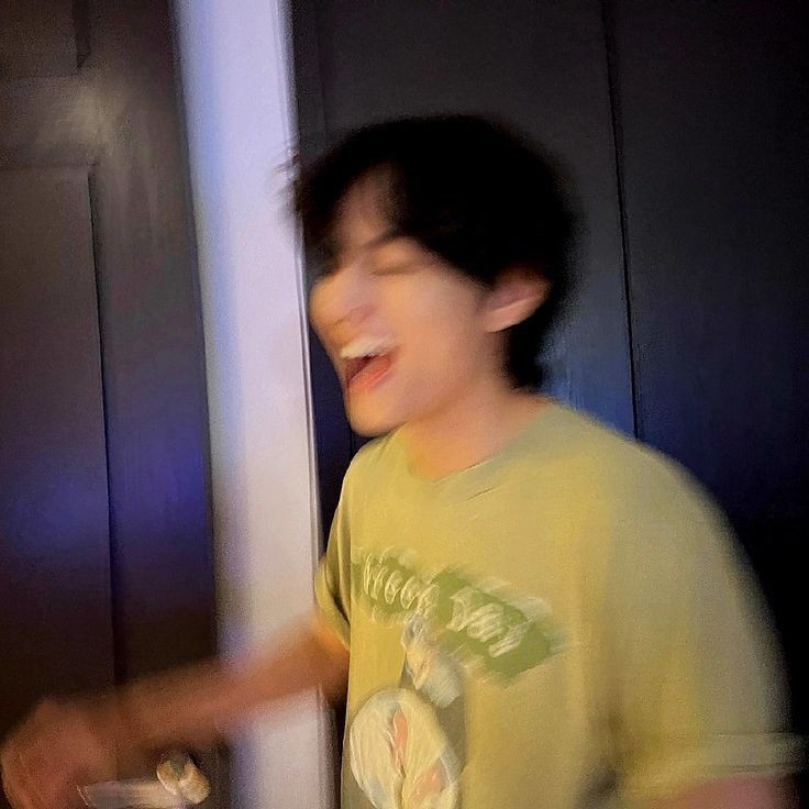 jk97_28's tweet photo. SEA TAEHYUNG O NO EL DE LOS VIDEOS ÉL YA ES UN HOMBRE ADULTO QUE PUDE SALIR Y VIVIR UNA VIDA COMO CUALQUIER SER HUMANO  #BTSV https://t.co/WnJ1EyLp88