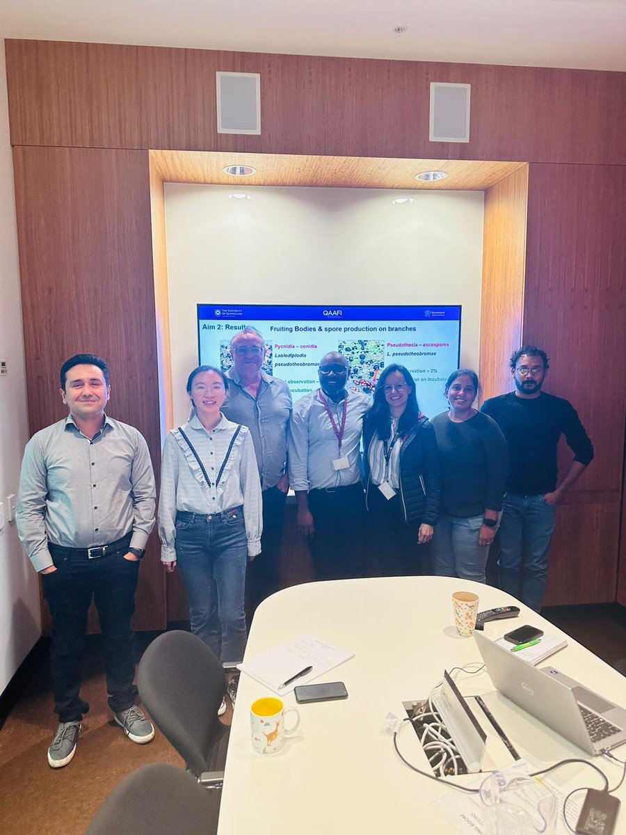 VivRinconFlorez's tweet photo. Thanks to Chris Searle for his visit. Valuable discussions for the IDM Macadamia team at UQ. Great projects coming ahead 🌳🍄
#Macavo #QAAFI #UQ #Macadamia https://t.co/GDoWcxhx6E