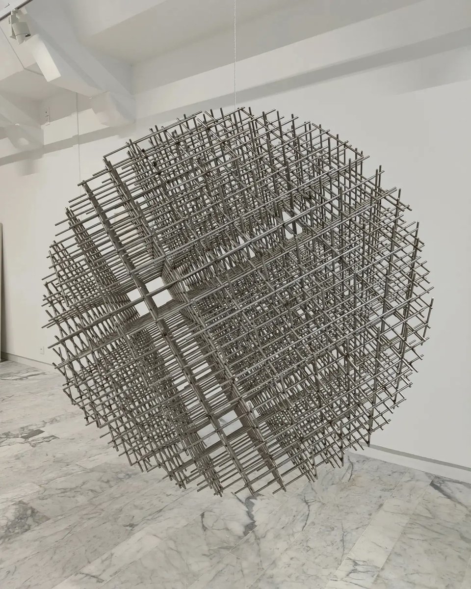 EtwTerp's tweet photo. Les carrés structurés...
"Sphère-Trames" (1962) par François Morellet,
Tubes inox soudés,
MAC Marseille
29 avril 2023
#mathsartist #mathpics #carres #morellet #sphere #trame #artcontemporain #MACmarseille
🔶 RV sur Instagram:
📸🖍️MATHS_ARTIST✏️🎨https://t.co/huEfGDmtXA… https://t.co/x72yFbsljZ
