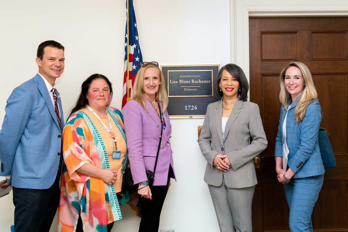 ebaymainstreet's tweet photo. Many thanks @RepLBR for taking the time to meet with Joy Woodruff of @soundoftristate &amp; Adam Ireland, eBay VP &amp; GM, U.S., as part of eBay's #DCFlyIn23 and for being a #SmallBiz champion! https://t.co/wk1samx6wj