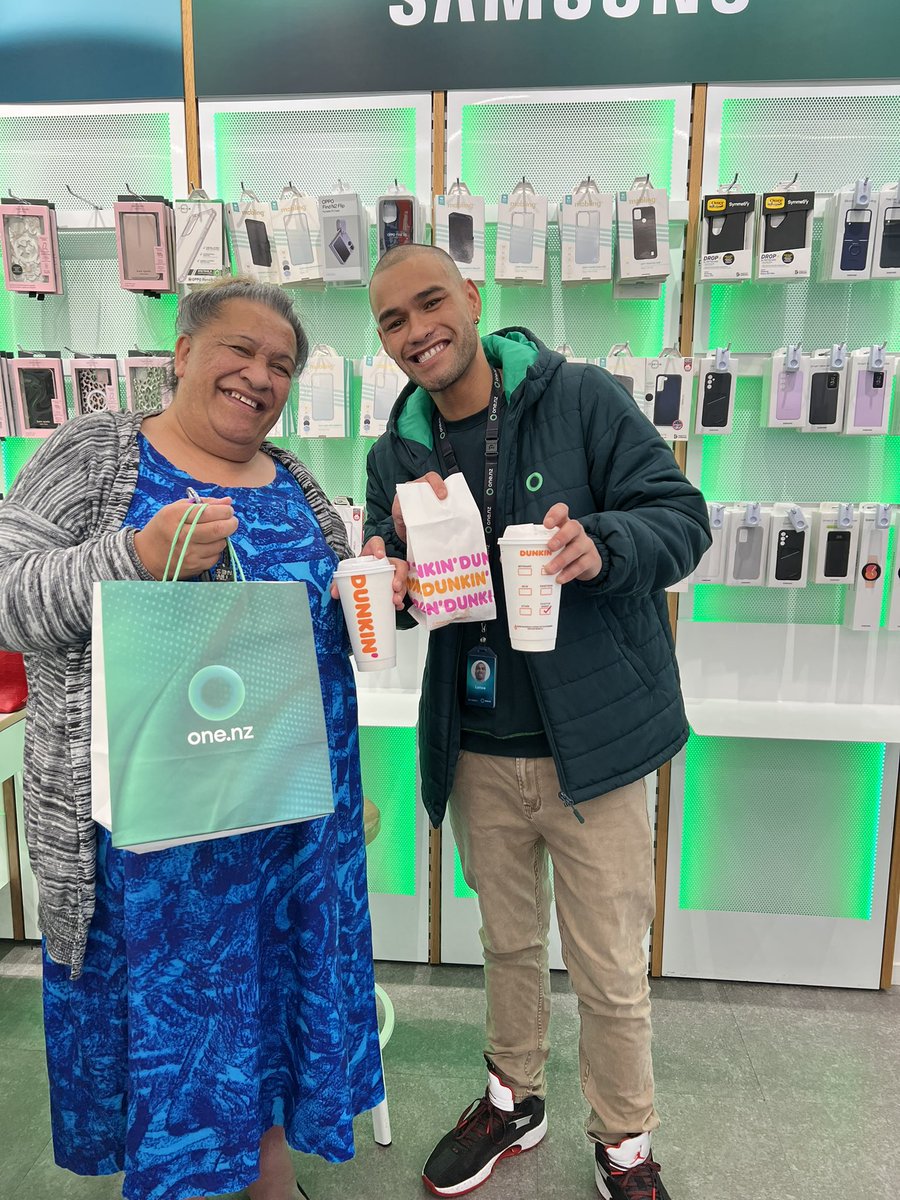 BLVDwaikato's tweet photo. Kia Ora to this lovely wahine, who kept me company while I sold her a @Apple IPhone 14 pro🤩
She spoiled me with her personality and @dunkindonuts🥰
Come visit and say a big “KIA ORA” to me at your favourite @onenzofficial store in Te rapa, Hamilton.
#CustomerChamp #onenz https://t.co/H92i5gScPx