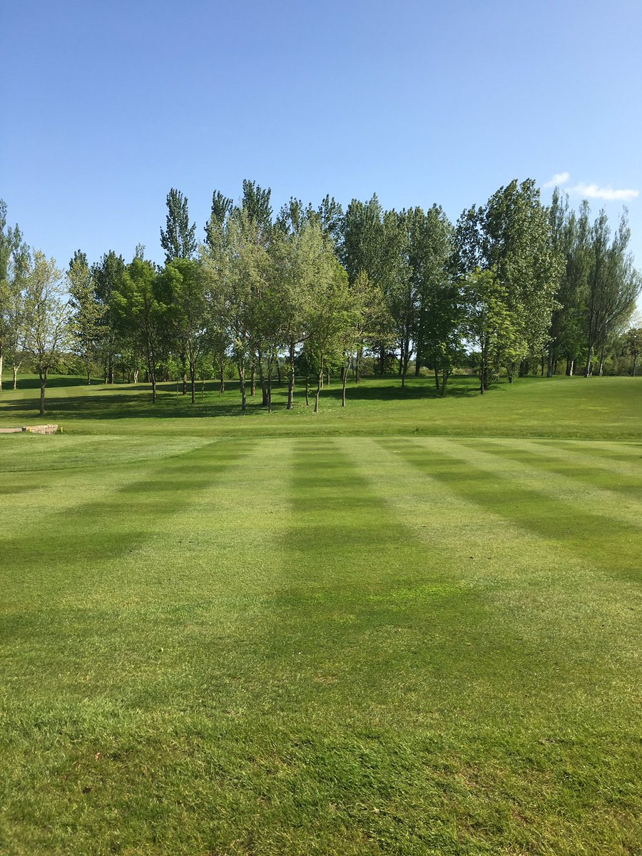 Good to catch up with Matt at The Hertsmere yesterday, course looking mint in the sunshine ☀️ @TheHertsmere @indigrowuk #growththroughinnovation