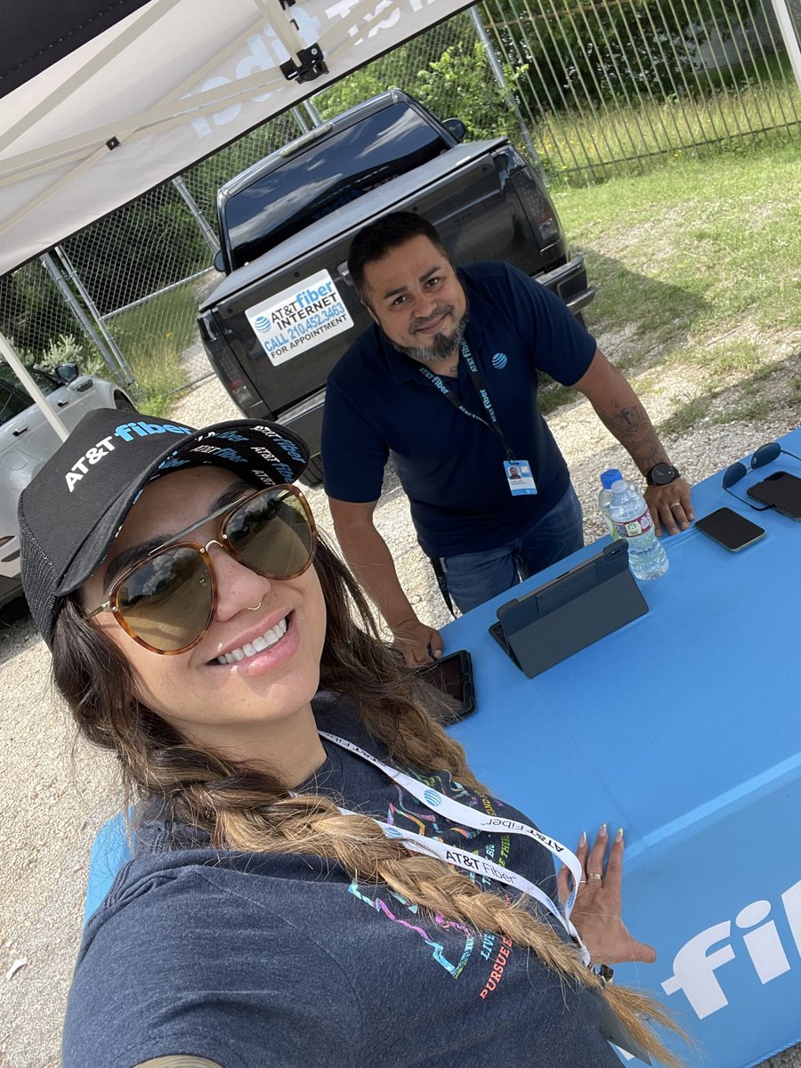 FiberOscar_STX's tweet photo. #FiberFlex out here spreading fiber to the newly lit fiber area @CarrizalesJudy https://t.co/vpUXLdkiue