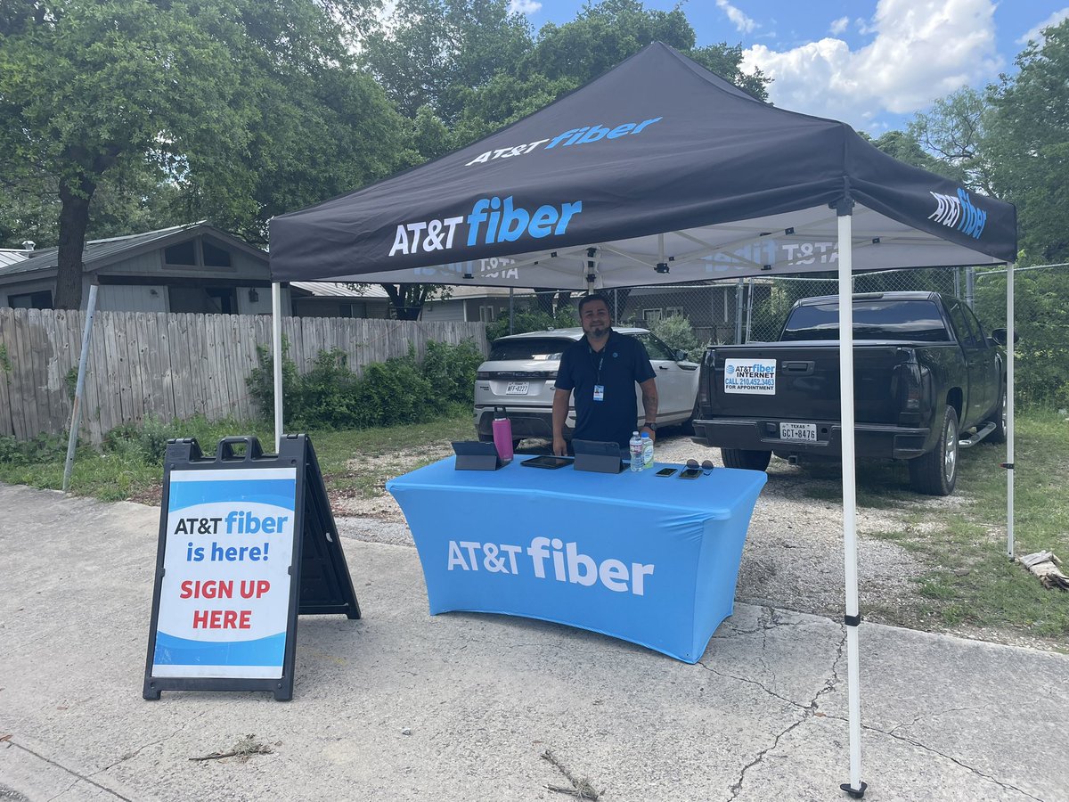 FiberOscar_STX's tweet photo. #FiberFlex out here spreading fiber to the newly lit fiber area @CarrizalesJudy https://t.co/vpUXLdkiue