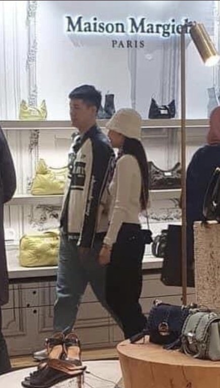 blink_blimy's tweet photo. Happy for them, dont hate both of em
#TAENNIE 
#taennieisreal 
#JENNIEV 
#jennie 
#TAEHYUNG https://t.co/nxf3W10iPJ