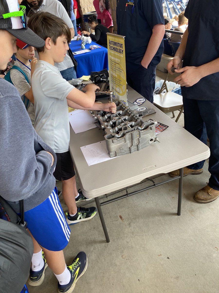 OMSTechEd9's tweet photo. STEM Day with the Frederick Keys today! Ss were engaged β¦. #fcpscte #omsbettertogether https://t.co/k8BiXZPHvT