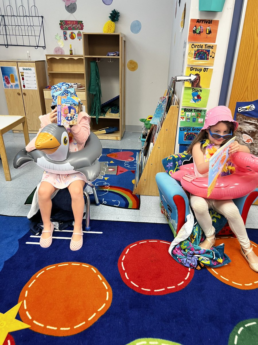 slevin_prek's tweet photo. Relay race! Get dressed for the beach, walk the plank, sit and read! #fhleads #sandstudy https://t.co/wEzXz4pa87