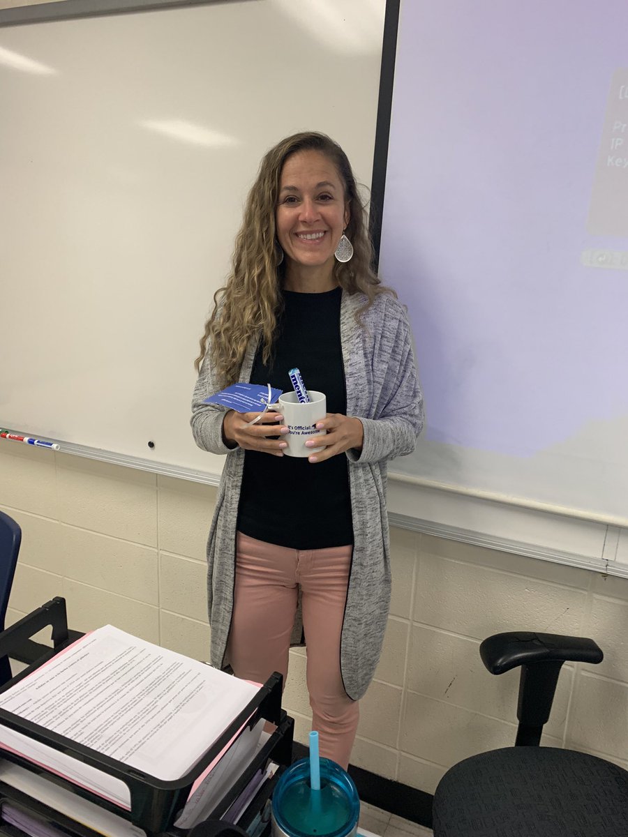 Happy Mugging Wednesday! 🎉🎉 This week’s muggings go to spanish teacher Sra. Towne and staff member Ms. Welter! We appreciate everything you do for LZHS! #weareLZ #GOBEARS <a href="/ErinDeLuga/">erin</a> <a href="/LZHSBEARS/">LZHS BEARS</a> <a href="/GalltKelley/">Dr. Kelley Gallt</a> 🐻🐻🐻