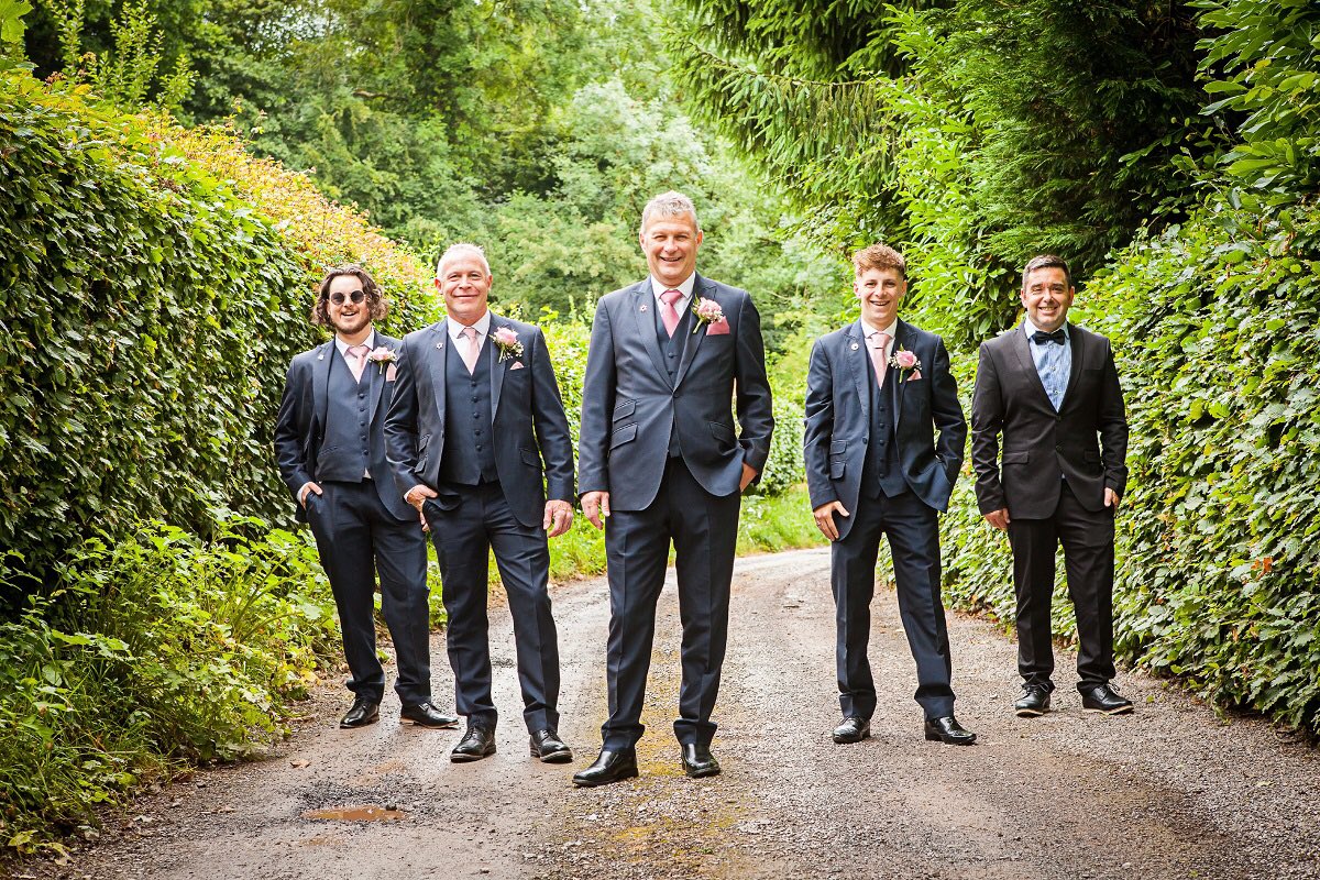 💙Here come the boys!💙The driveway is a great place for some strutting shots! Julian and his crew looked very dapper and relaxed before the ceremony! ❤💚💙
📷 Thank you to Michelle <a href="/LovegroveDesign/">Lovegrove Design</a>
