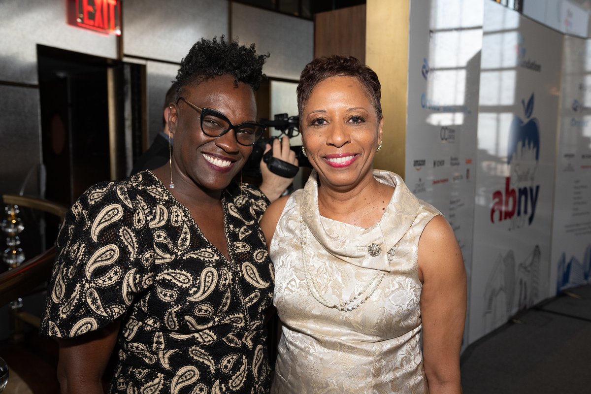 OOBusinessEnt's tweet image. ABetterNY: It was an absolute honor to recognize @NYCSpeakerAdams at the 2023 Spirit of ABNY Awards. She leads the most diverse Council in NYC history and is the first-ever African American Speaker. Former ABNY Chair Bill Rudin presented her with the Lew…