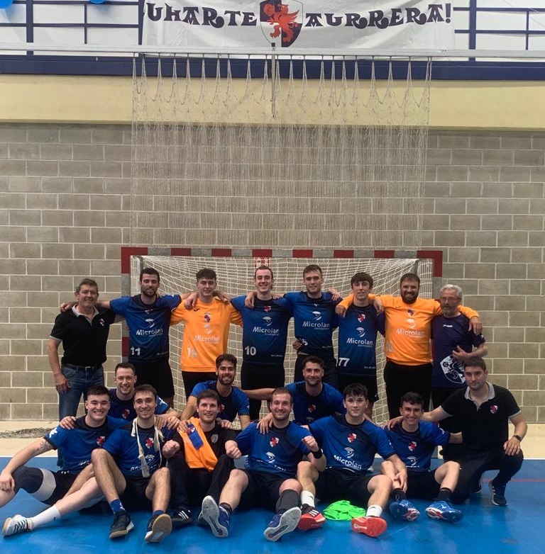 bmuharte's tweet photo. Buena temporada para el Primera!!!
Finalizan la temporada en el 6º puesto.
👏👏💪
Lehen mailako taldearen denboraldi ona!!
6. Postuan bukatuta.
#PrimeraNacional #FederaciónNavarradebalonmano #microlanaerospace #albealuminios #ComercialTuboferro
#uharteaurrera #Uharte https://t.co/Ams04Z37G8