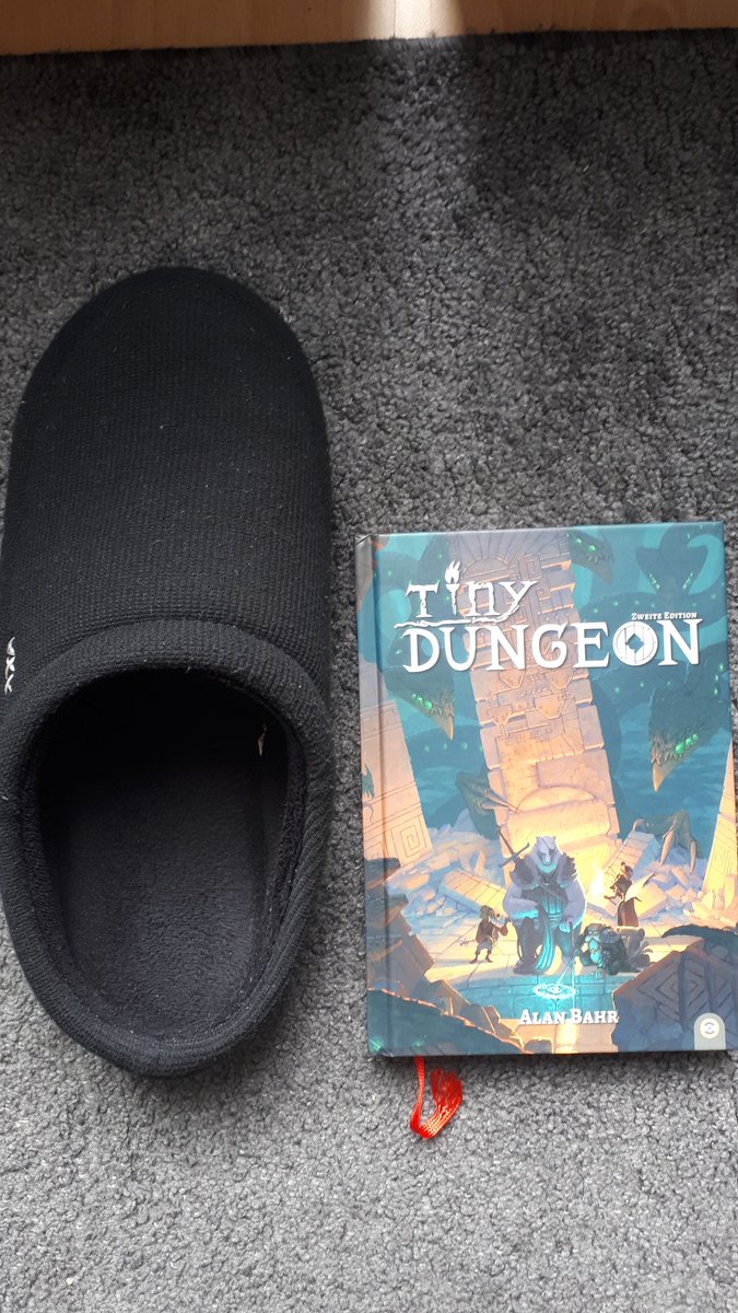 Erzaehlspieler's tweet photo. Freue mich auf die Lektüre und die erste Runde #TinyDungeon 2E von @ObscuratiDE . Vielleicht erstmal als #solorpg?! Was sind eure Erfahrungen mit diesem System bzw den anderen D6-Systemen? #pnpde https://t.co/9JQAGm6nKr