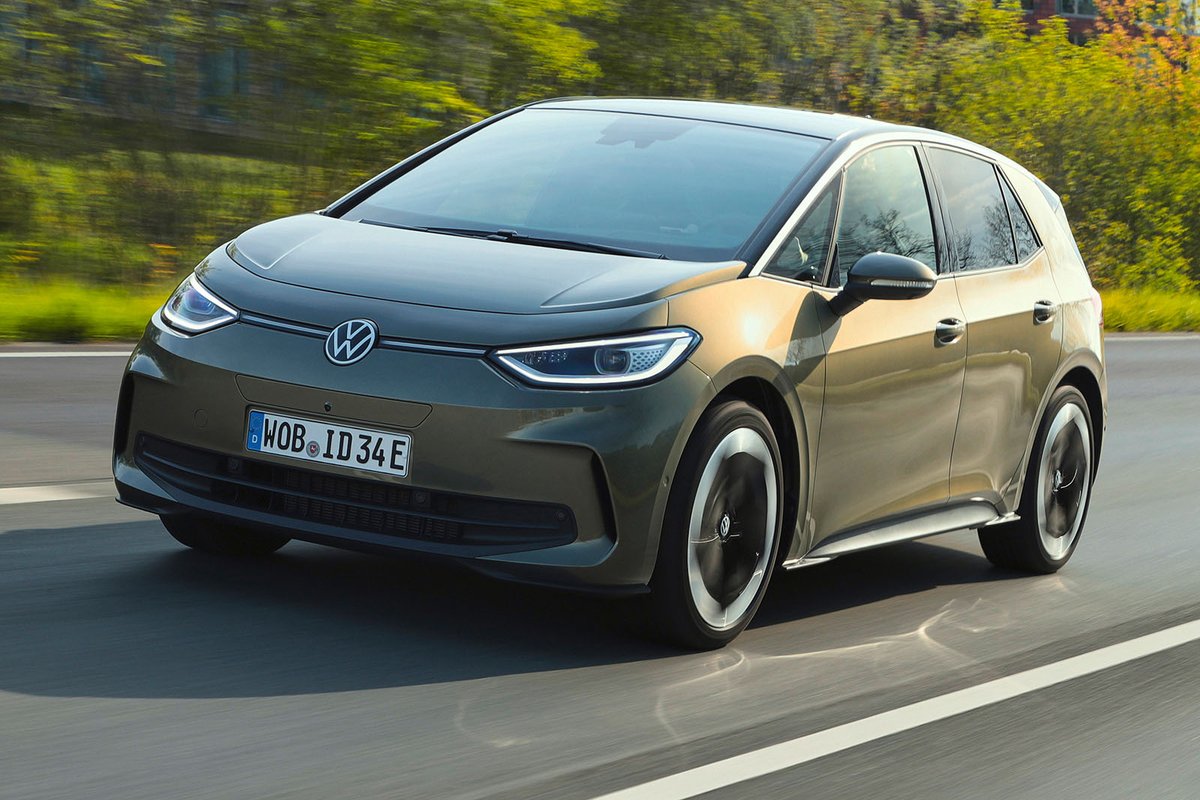 ValleyTuning's tweet photo. Volkswagen ID 3 2023 first drive - Power comes from the same rear-mounted electric motor as before. It continues to develop 204bhp and 228lb ft in both the ID 3 Pro and Pro S, which receive 58.0kWh and 77.0kWh lithium ion batteries respectively.
Step-off response is urgent, ma... https://t.co/J7NbdDmaPW