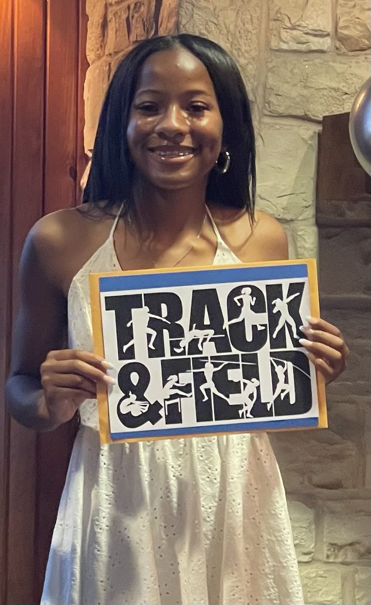 cyncerev1's tweet photo. This is 4 my Sister Anyha L.- 3 yr Varsity, 2 Sport Academic All-Stater (TF/VB) 2023 Track/Field 6A Dist. Champions, multiple Gold & Silver medals 4x200, 4x400, HJ, LJ #SR23 #Siblings1 #RepDaHill @rockhillxctf @RockHill_FB A True “Electric” Blue Hawk Athlete! https://t.co/jDFY4VhFMf