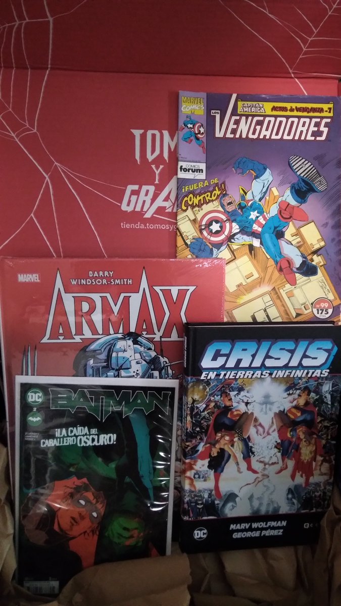 Salvisan's tweet photo. #MiAlijoTyG hoy llegó el pedido de este domingo, con regalo de grapa de los vengadores es pesetas como debe ser! Grande Alfredo y todo el equipo @TomosyGrapas https://t.co/0VkEPzNlxx