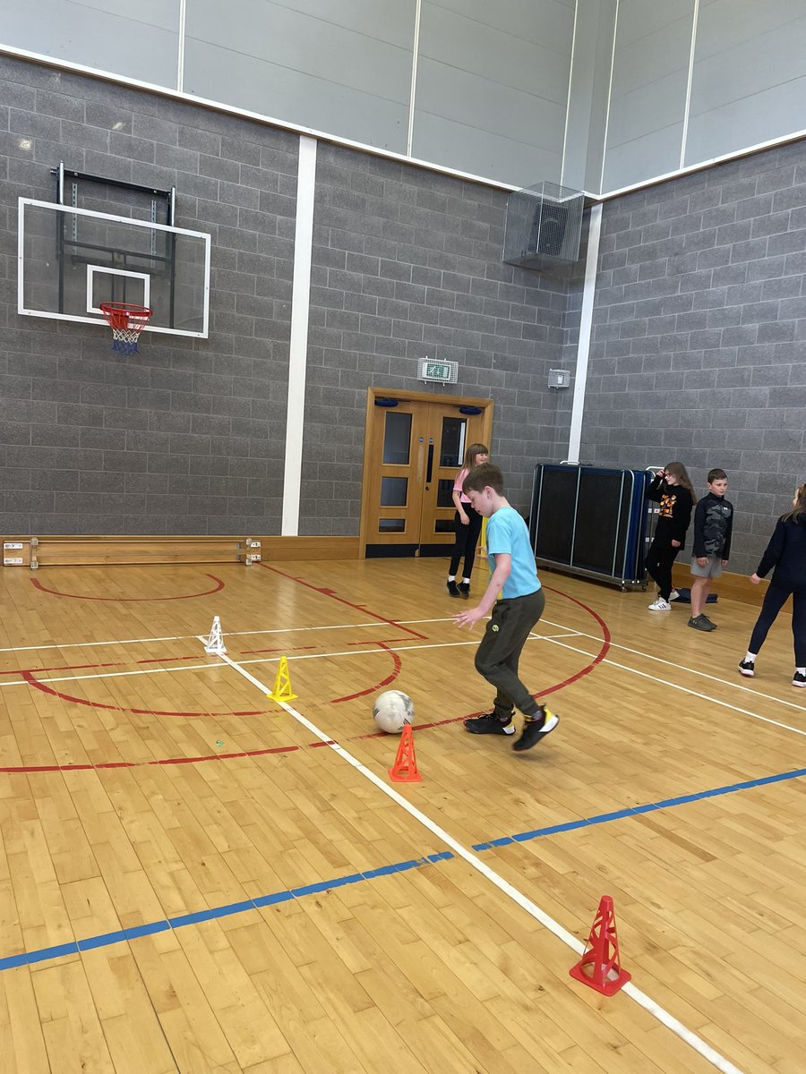 P5 had lots of fun practicing for Sports Day in PE this afternoon!🤩🏆