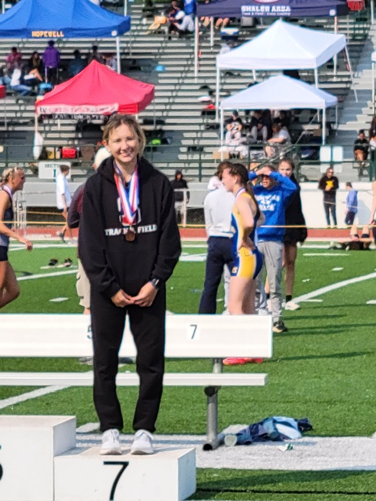 Congratulations to Megan Mehall for placing 7th in the 400M dash at the WPIAL Championships! 

#WeAreScotties