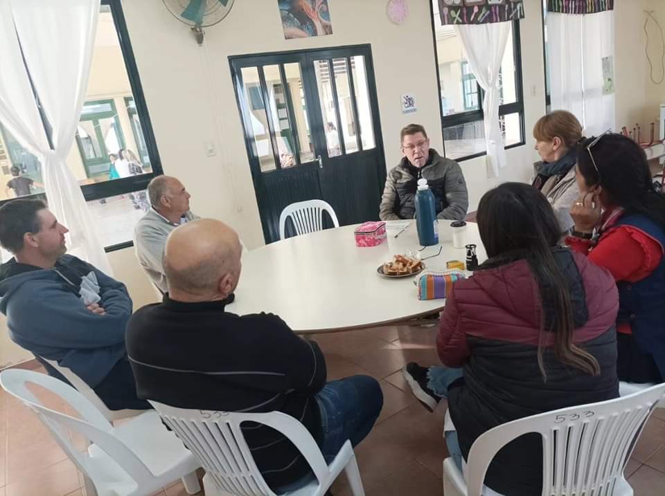 RodrigoBorla's tweet photo. 📌En la localidad de #LaPenca recorrimos Instituciones junto a Edgardo Ravelli y Efrén Cancian
Dialogamos con miembros de las escuelas N°713, N°439, N°6363, N°533 y N°750, Capilla "San Francisco de Asís", Club Deportivo, Centro de Salud y Destacamento policial N° 8. https://t.co/8TbuP61iQv