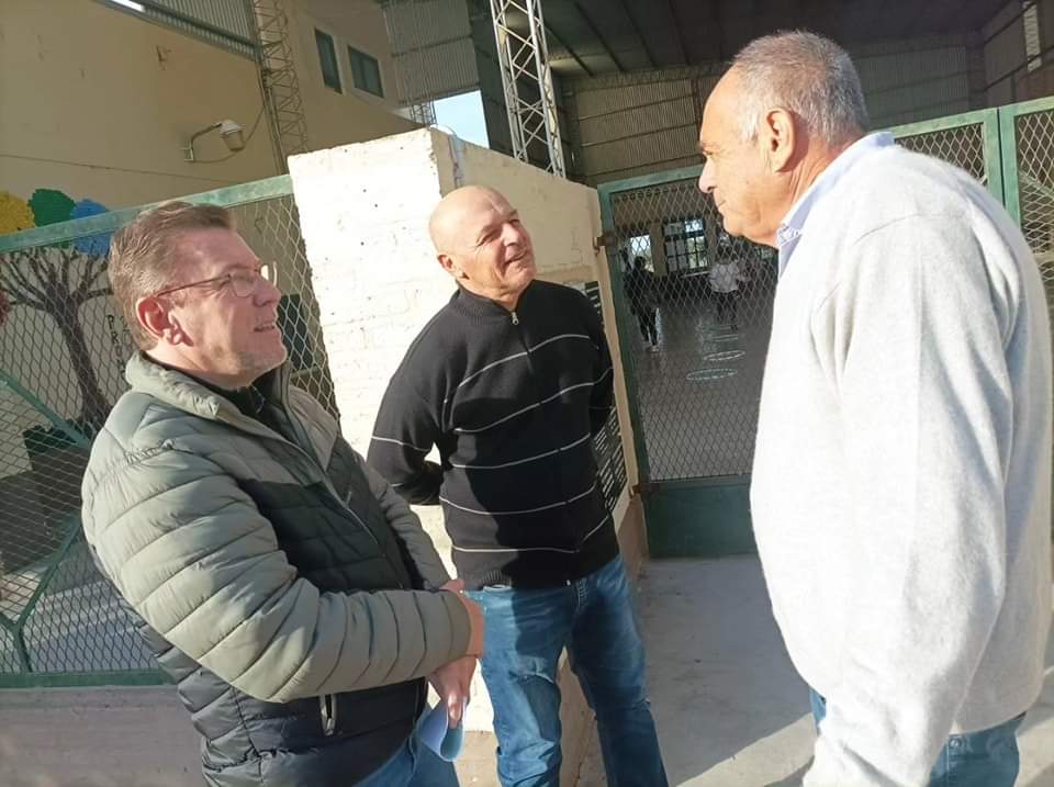 RodrigoBorla's tweet photo. 📌En la localidad de #LaPenca recorrimos Instituciones junto a Edgardo Ravelli y Efrén Cancian
Dialogamos con miembros de las escuelas N°713, N°439, N°6363, N°533 y N°750, Capilla "San Francisco de Asís", Club Deportivo, Centro de Salud y Destacamento policial N° 8. https://t.co/8TbuP61iQv
