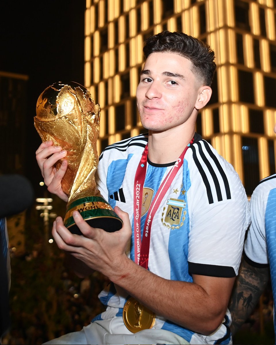 YesForMessi's tweet photo. Alvarez vs Lautaro. Both of them scored in the semi finals. 
One of them will win the World Cup and UCL in the same season. Two trophies every professional football dreams of, in the very same season. One way or another, Argentina fans will be made proud again. 🇦🇷❤️ https://t.co/SL8GN644DJ