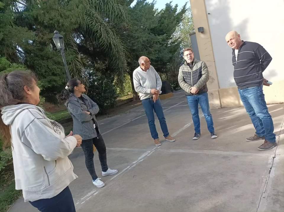 RodrigoBorla's tweet photo. 📌En la localidad de #LaPenca recorrimos Instituciones junto a Edgardo Ravelli y Efrén Cancian
Dialogamos con miembros de las escuelas N°713, N°439, N°6363, N°533 y N°750, Capilla "San Francisco de Asís", Club Deportivo, Centro de Salud y Destacamento policial N° 8. https://t.co/8TbuP61iQv