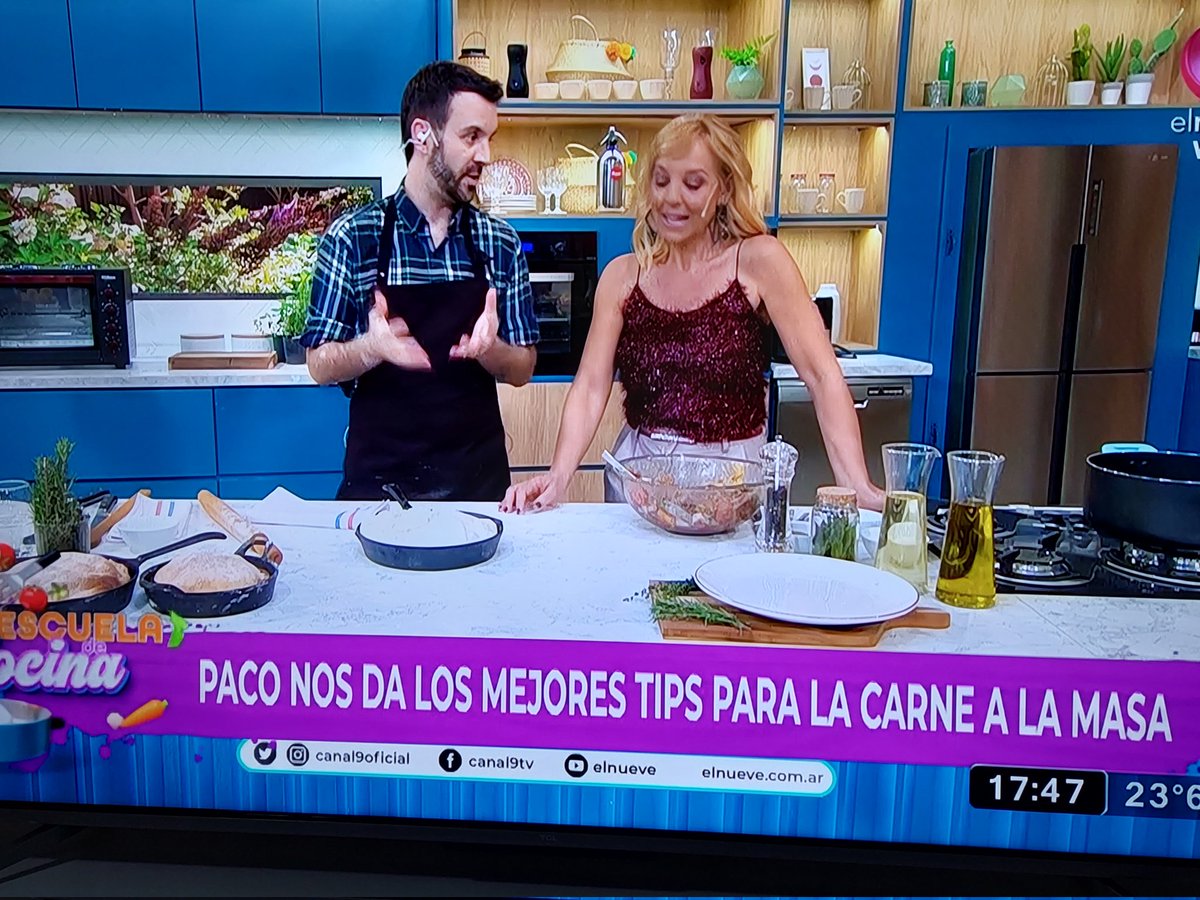 Nachotala's tweet photo. Me mató la maza estallada de @ChefPacoAlmeida 🤣😅😆
Ahhh y bienvenida a #LaColo
#EscuelaDeCocina
@ChefPacoAlmeida @jimenacocinaok @CorbettaMariana @cocococinero @NicoMerelesOk https://t.co/3cFxm0MDYw