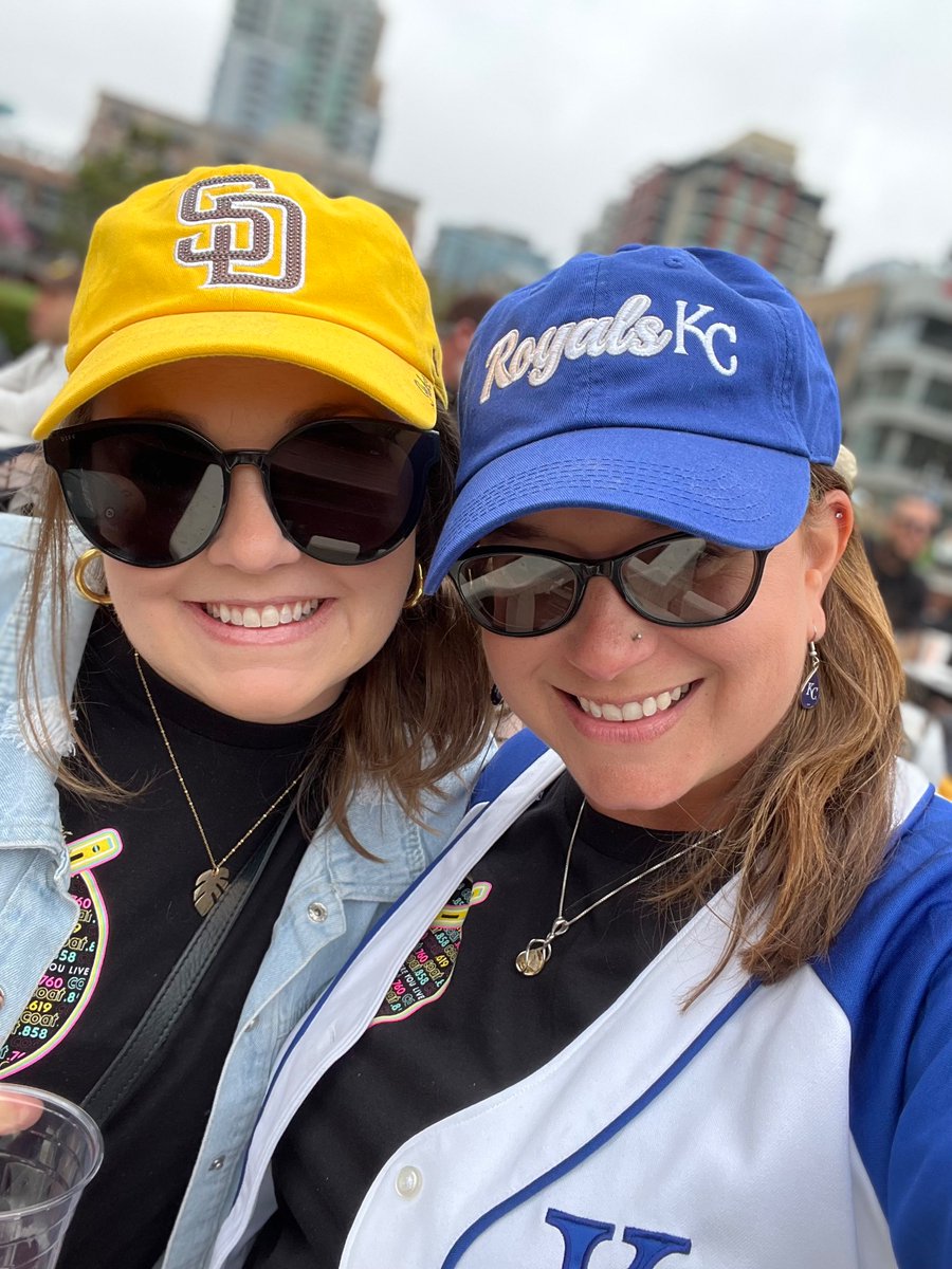 ChristinaMarx8's tweet photo. #BringTheGold will leave husband for Padre https://t.co/ezQJP1jhgp
