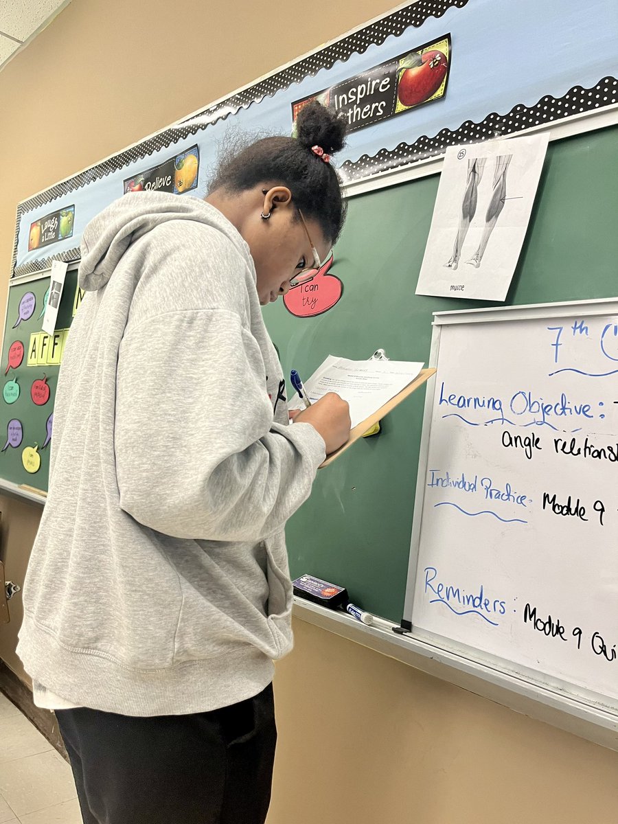 There’s only 19 school days left, but we’re pushing through! 7th grade health identifying &amp; labeling all of the bones and muscles they have learned🧠💪🏻 <a href="/HPEreynolds/">HTSD Reynolds HPE</a> <a href="/HTSD_Reynolds/">Reynolds Middle School</a> <a href="/HTSDSuperBatlle/">Alejandro Batlle</a> <a href="/WeAreHTSD/">WeAreHTSD</a>