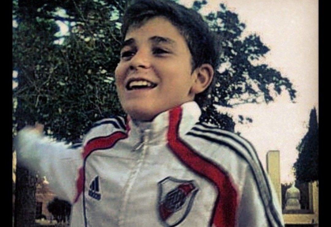 Kevinnnnnnnn_10's tweet photo. Julian Álvarez, de River al mundo🌎🤍❤️🤍 https://t.co/uBC9wA0efQ