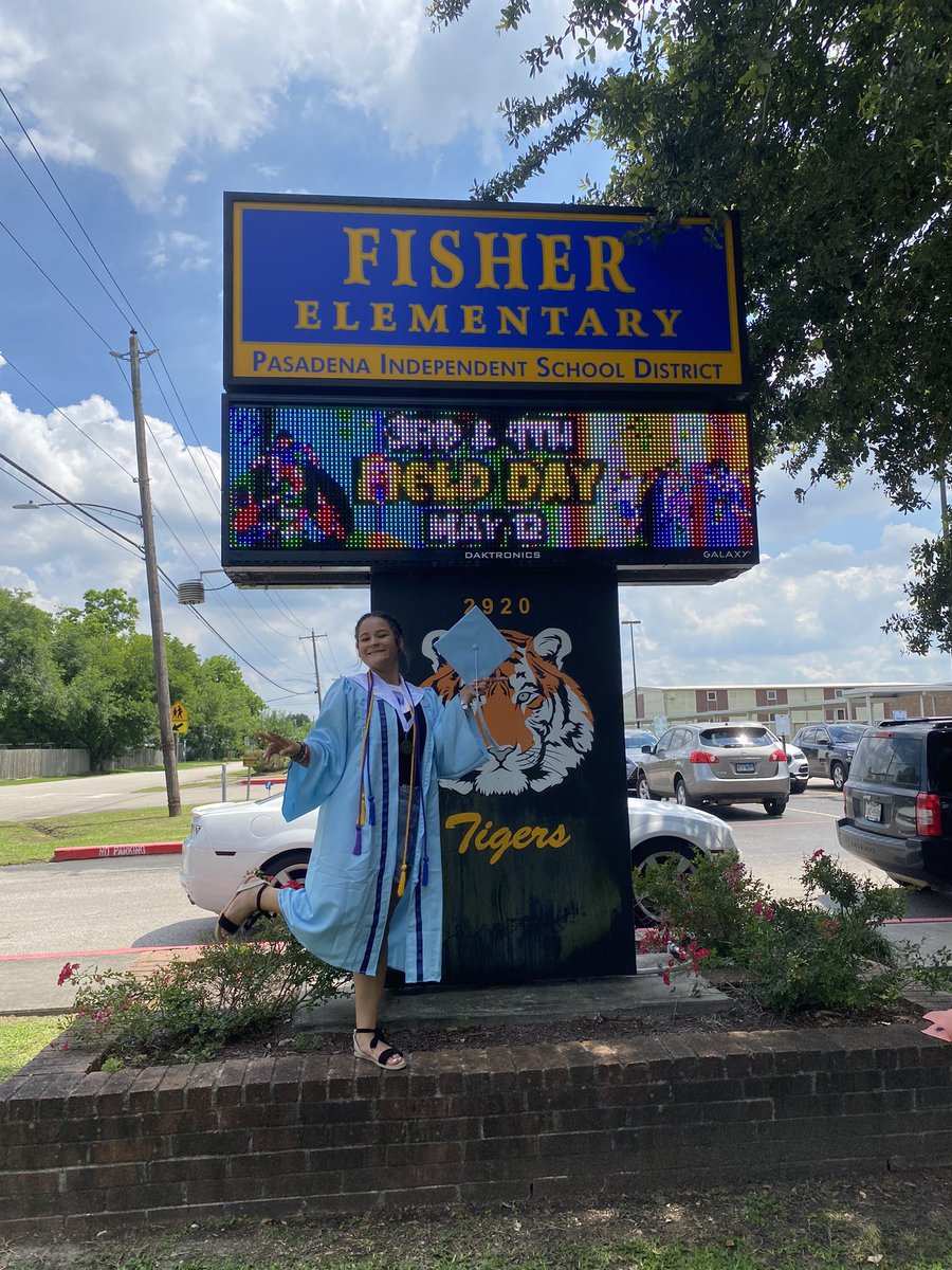 duron_kennedy's tweet photo. where it all started 🎓 https://t.co/ewYqKx8Lnv
