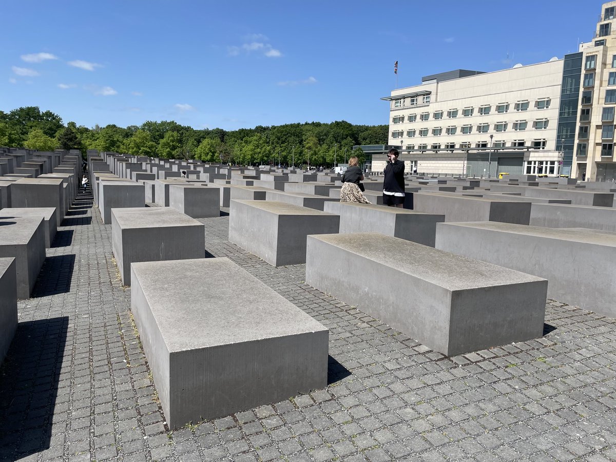 NOgnanovich's tweet photo. Full spring in #Berlin: #Brandenberg Gate, US Embassy overlooking Memorial to the Murdered Jews of Europe, pro #Ukraine display outside #Russia embassy https://t.co/SCTfYcJVWx