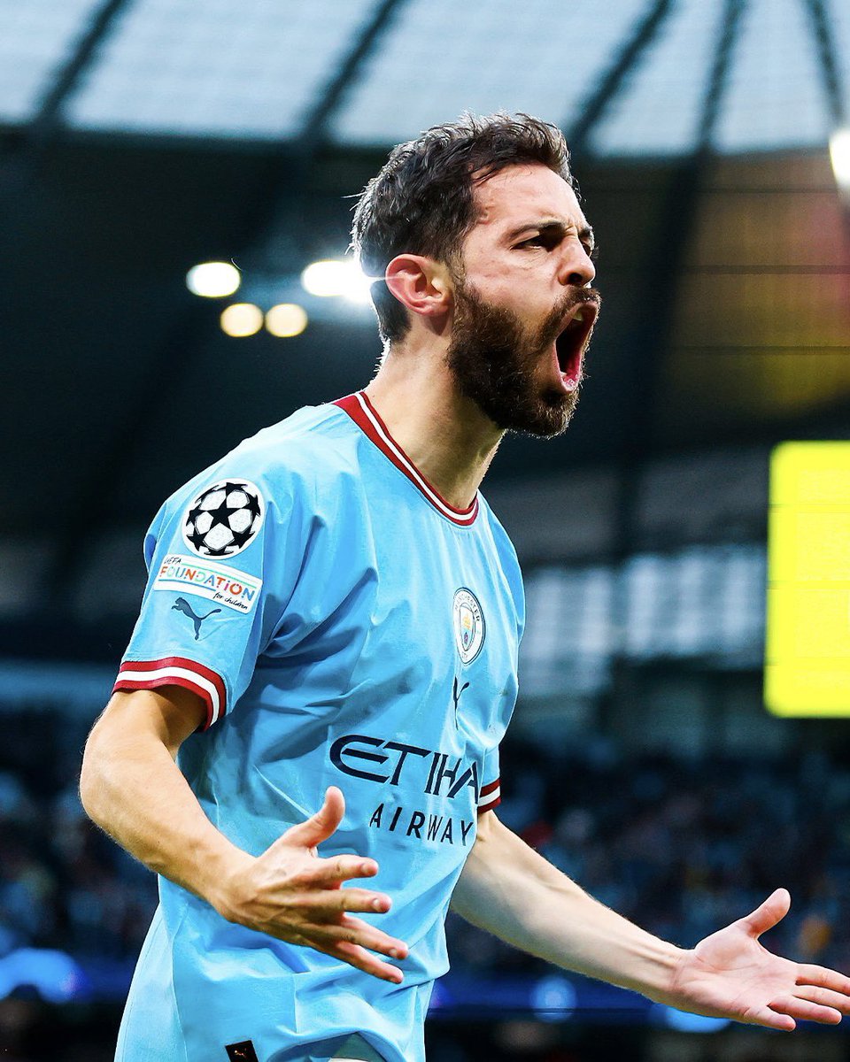 datosfutperu's tweet photo. ¡𝐆𝐎𝐋𝐄𝐀𝐃𝐀 𝐘 𝐀 𝐋𝐀 𝐅𝐈𝐍𝐀𝐋! 👏🏻

El Manchester City ganó, goleó y desapareció al Real Madrid, actual campeón de la Champions League🏆, por 4-0.
 Bernardo Silva marcó un doblete en el 1T, mientras que Julian Álvarez y un autogol de Militão sentenciaron el resultado🔝 https://t.co/SBOoQcKwNZ