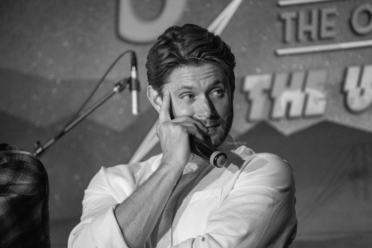 shanawatchestv's tweet image. One of my favorites photos that I took last year at #SPNKC 😍 #SaveTheWinchesters #SPNFamily #JensenAckles