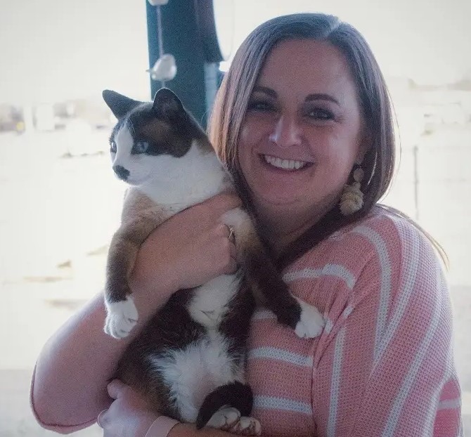 lifewithemms's tweet photo. LifelongAdpt: 🍼 Casey is hoping to #adopt a baby!
.
"I’ve wanted to be a mom for years, but I also wanted a solid foundation in order to be able to provide the best life I could for a child."
.
Read more about her at: https://t.co/HaO6w41YZV https://t.co/vx7qeJDFM2