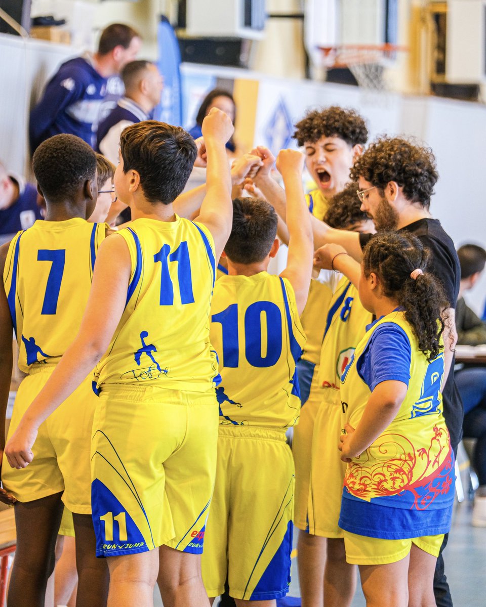 Folclobasket's tweet photo. Nos U13 sont officiellement vainqueur de la Coupe du Morbihan 2023 ! 🏆✨

C’est un honneur pour nous, nos jeunes peuvent être fier de ce qu’ils ont accomplis ce dimanche 14 mai 2023 ! ✨🗓️

À la saison prochaine pour retenter l’exploit ! 🔥

🔵🟡 𝗙.𝗢.𝗟.𝗖.𝗟.𝗢 🟡🔵

#folclo https://t.co/XUFuPBoliw