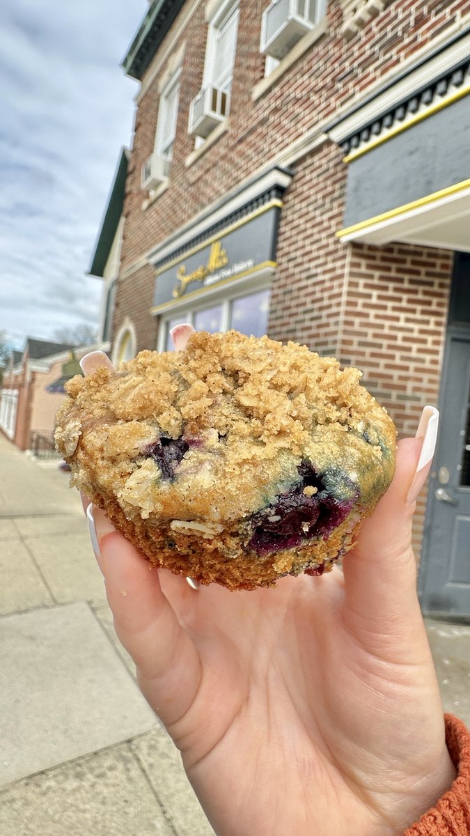 Why did the baker cross the road? He had muffin' else to do. 😁#glutenfree #dairyfree #sweetalis
