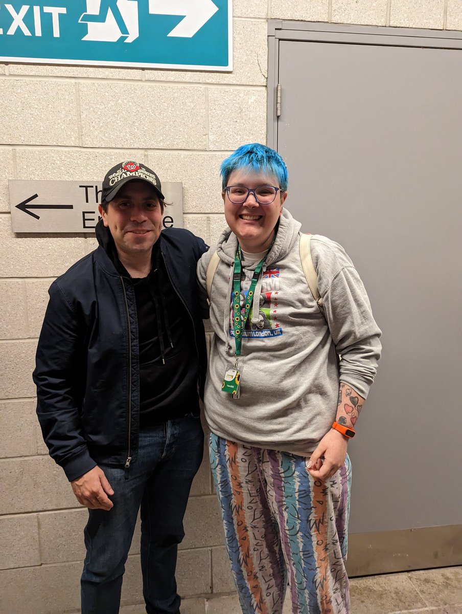 MusicFreak20's tweet photo. I met Rachel Bloom AND Danny Jolles last night and I'm still not over it 😭💖

#crazyexgirlfriend #rachelbloom #dannyjolles https://t.co/tjrGKjhWS8